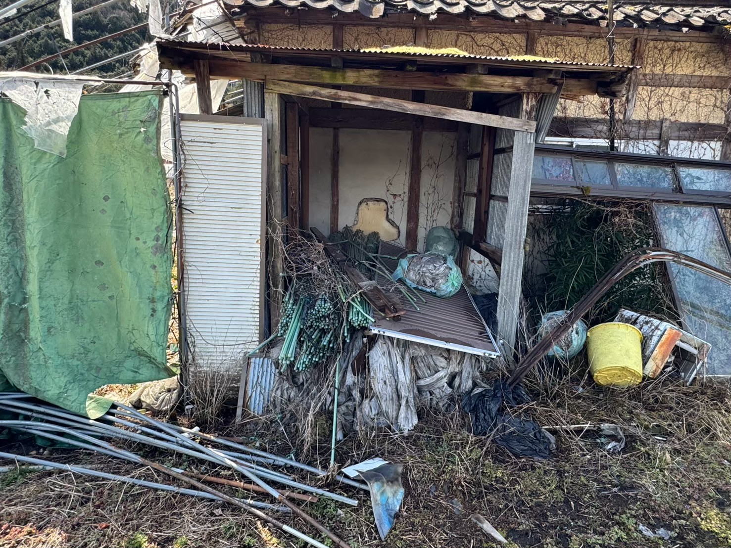 岐阜県中津川市ゴミ屋敷清掃・作業前